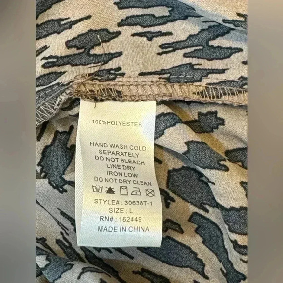 Milk & Honey Black and Tan Print Blouse - Size L - Picture 12 of 12